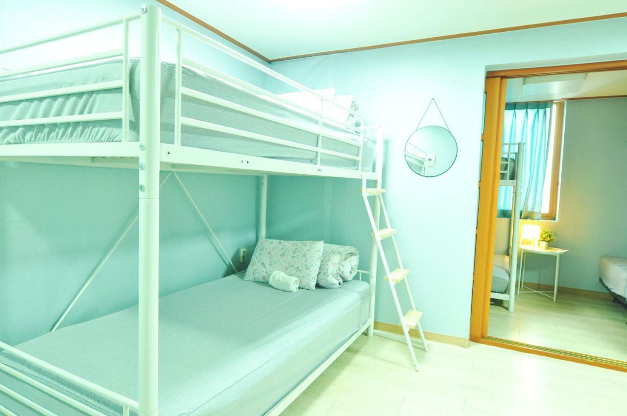 Myeongdong Rooftop Hostel Seoul Rum bild